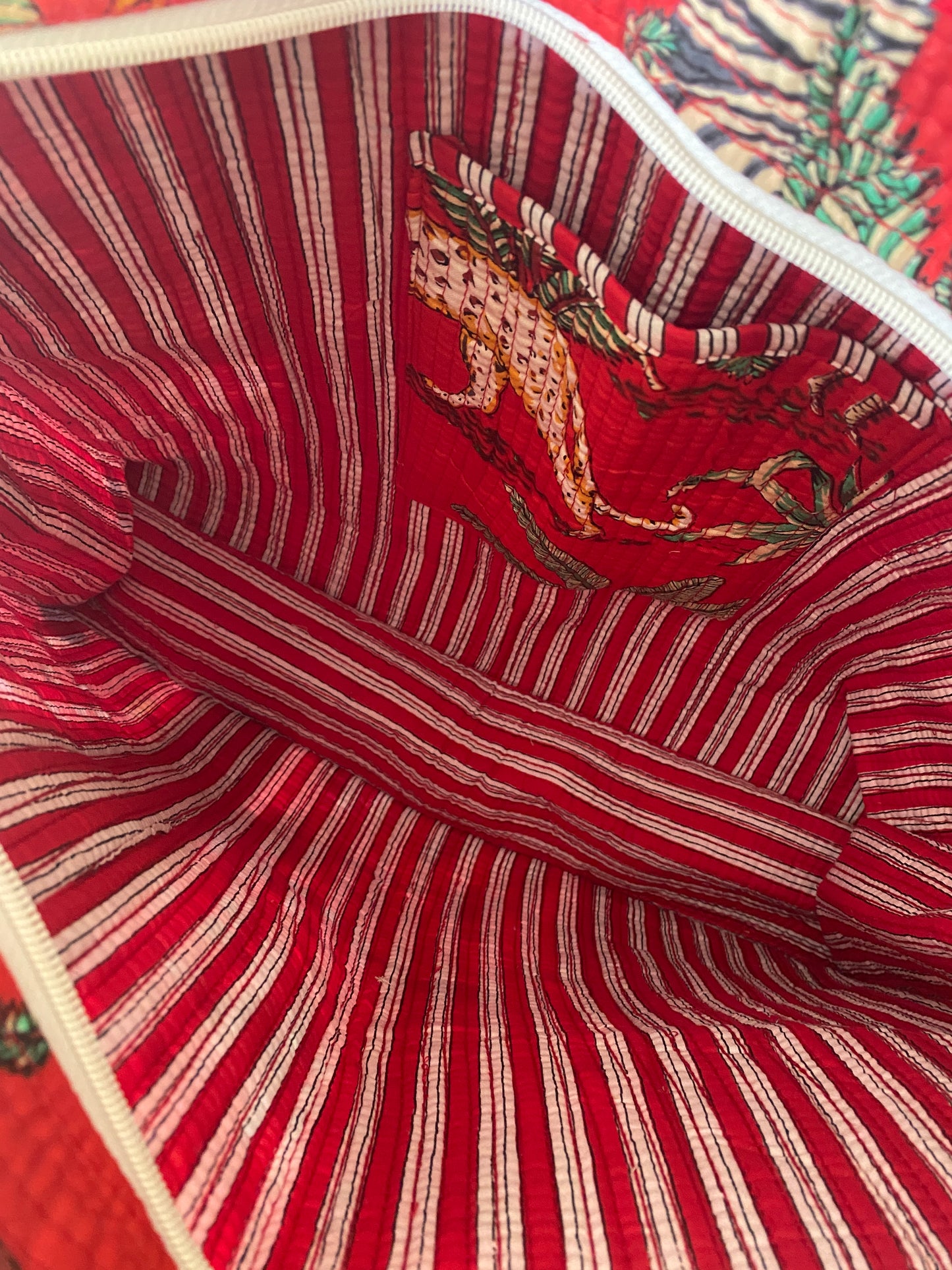 The Jungle Quilted Tote Bag - Red